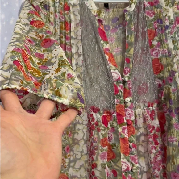 Floral Button-Front Women’s Top with Lace Panel - Pink & Green - Picture 5 of 6